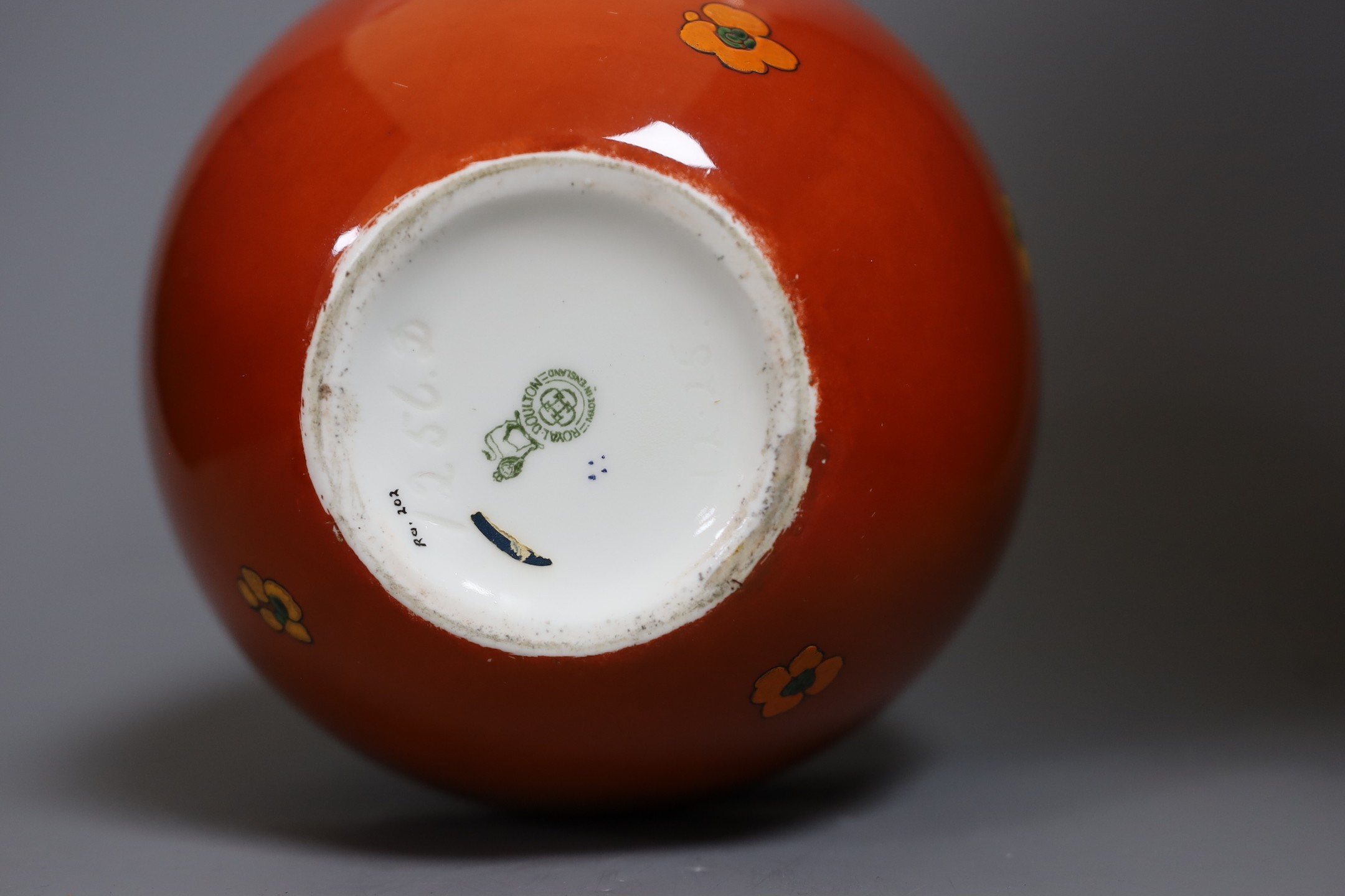 A Royal Doulton Art Deco ginger jar and cover, 21 cms high